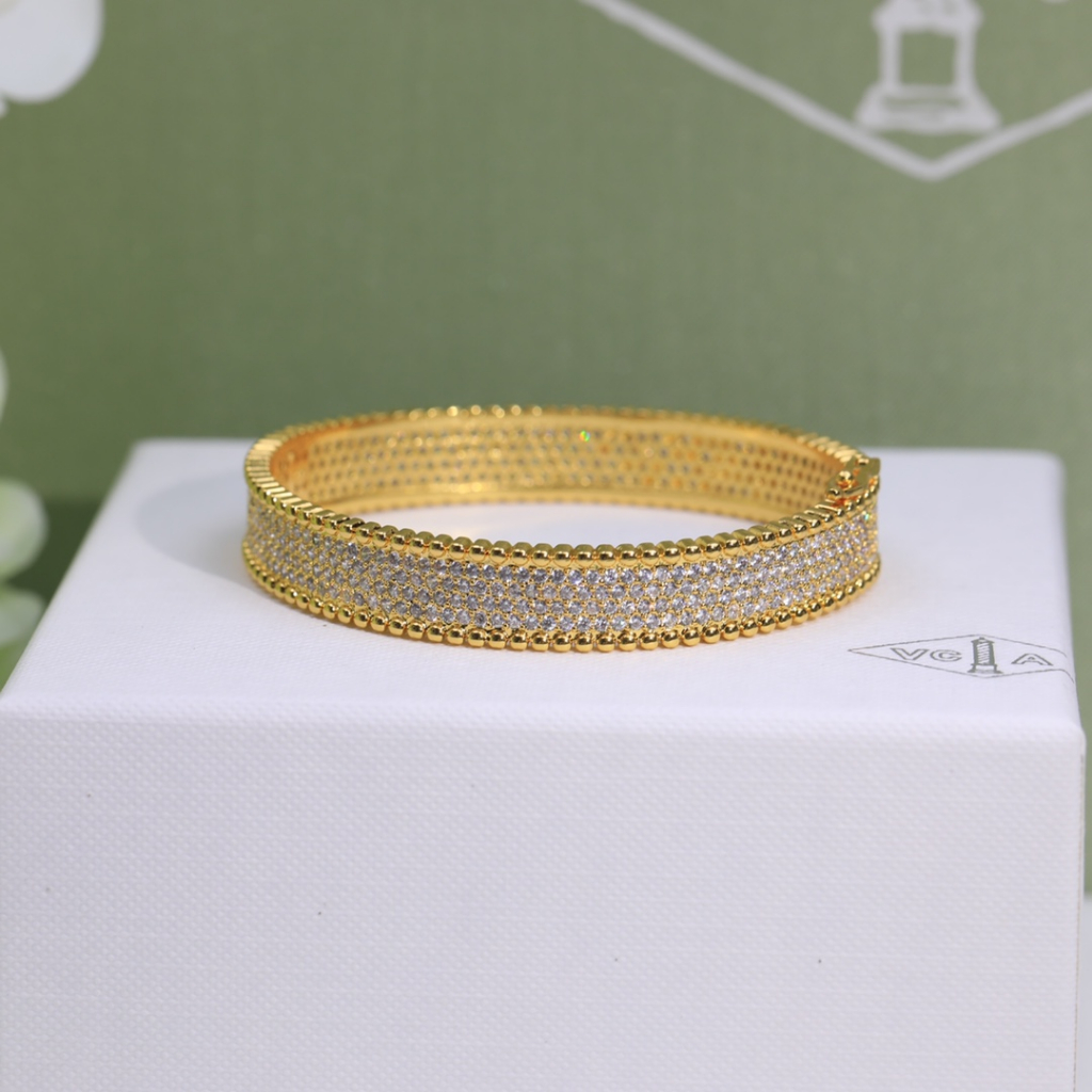 Vòng Đeo Tay Họa Tiết Cỏ Bốn Lá Đính Kim Cương Thời Trang 2023 classic V / C