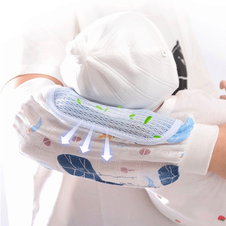 Babyfair. Gối nệm nước lót tay bồng bế bé giúp tạo cảm giác êm ái cho bé