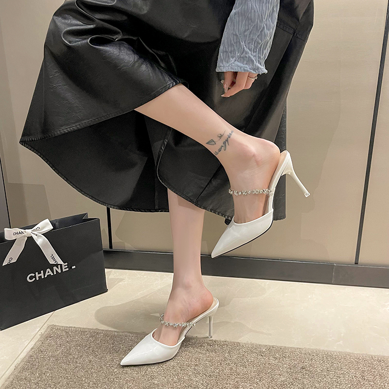 Giày Cao Gót Mũi Nhọn Chất Liệu Da Bóng Đính Đá Plus Size42 Cho Nữ