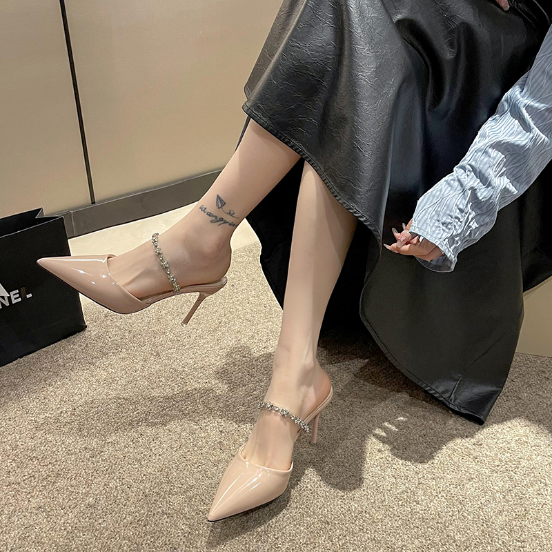 Giày Cao Gót Mũi Nhọn Chất Liệu Da Bóng Đính Đá Plus Size42 Cho Nữ
