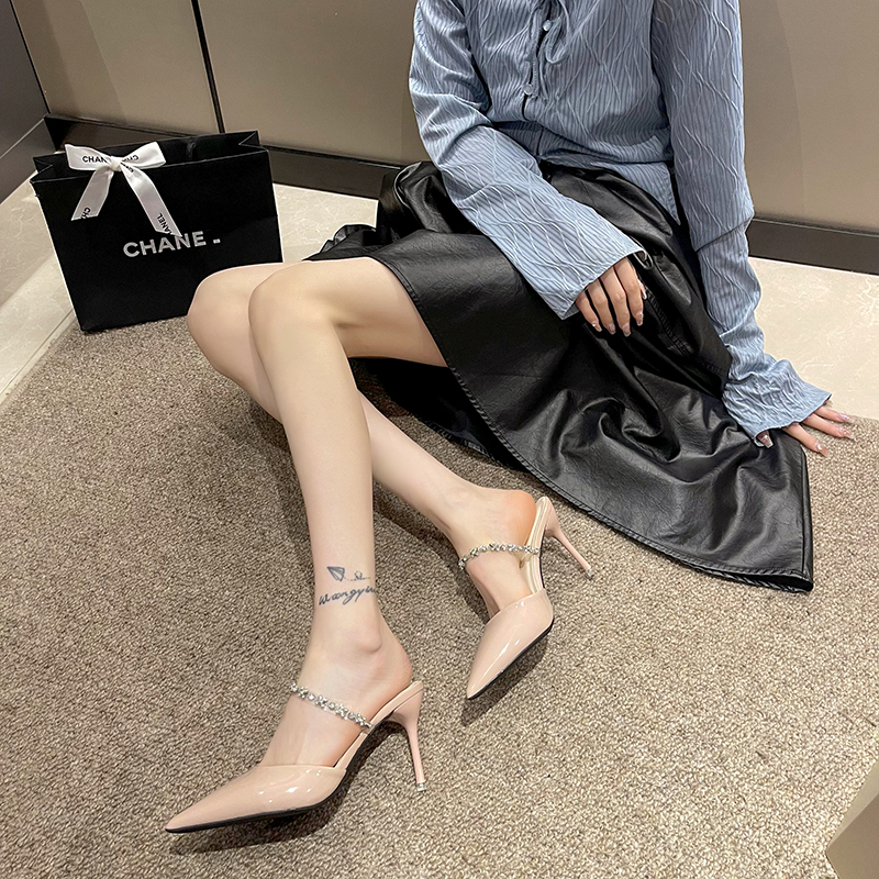 Giày Cao Gót Mũi Nhọn Chất Liệu Da Bóng Đính Đá Plus Size42 Cho Nữ