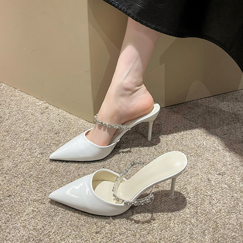 Giày Cao Gót Mũi Nhọn Chất Liệu Da Bóng Đính Đá Plus Size42 Cho Nữ