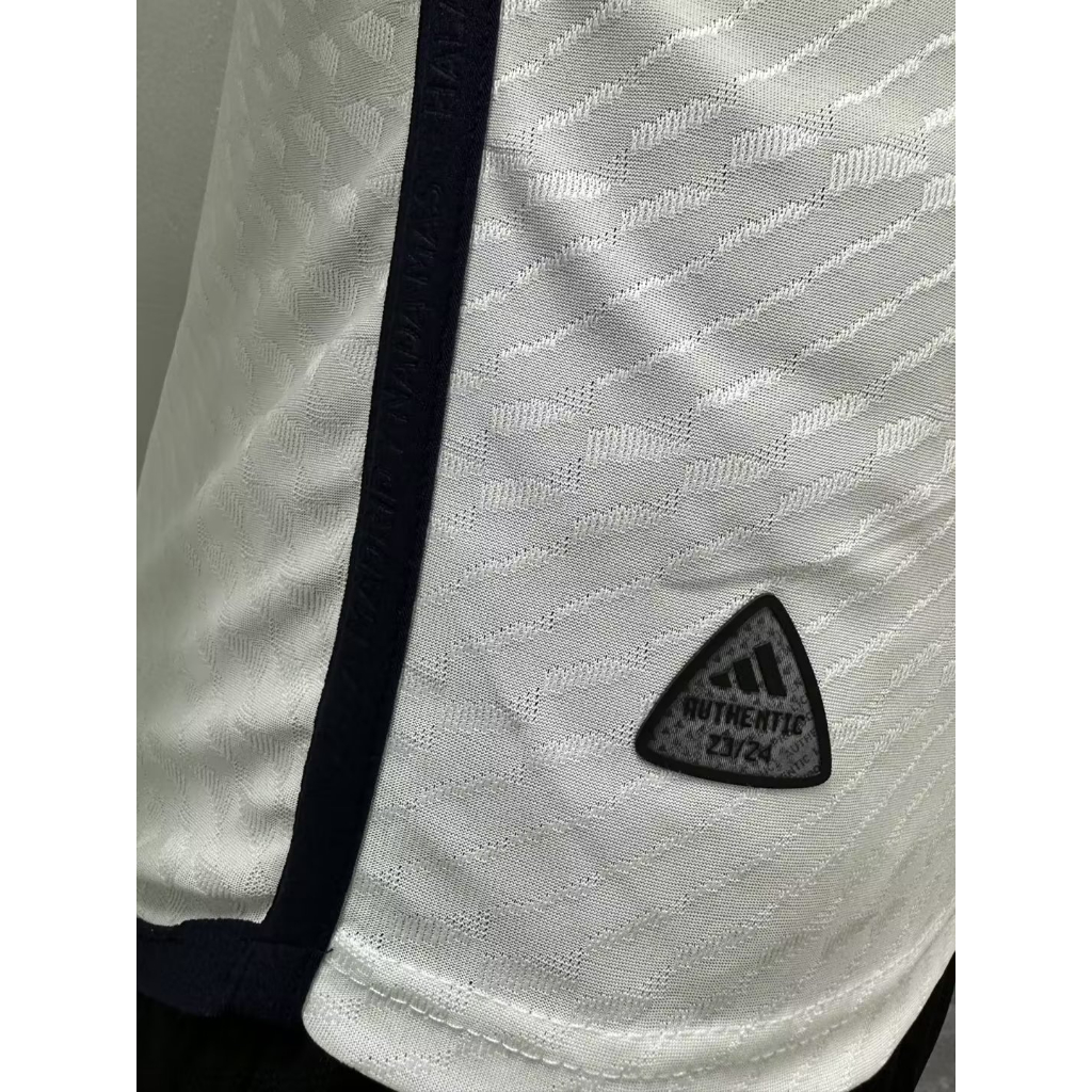 Áo Thun Bóng Đá Tay Ngắn Real Madrid 2324