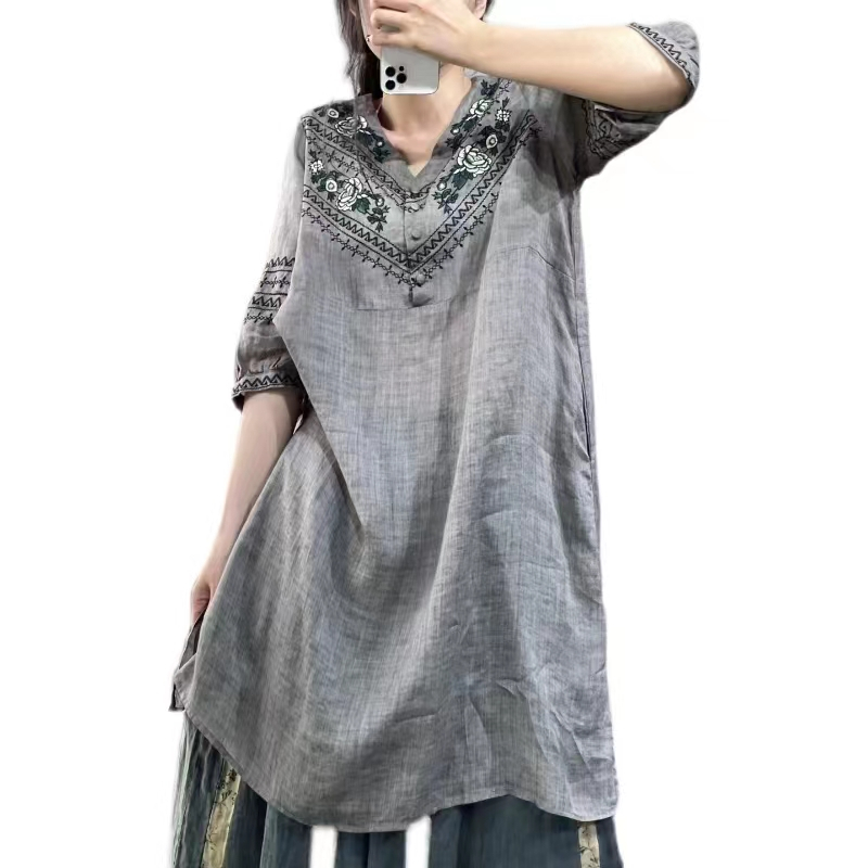 Đầm Cotton Lanh Dài Vừa Tay Lửng Cổ Chữ V Họa Tiết Thêu Nhãn Hiệu Lớn Phong Cách Retro Cho Nữ