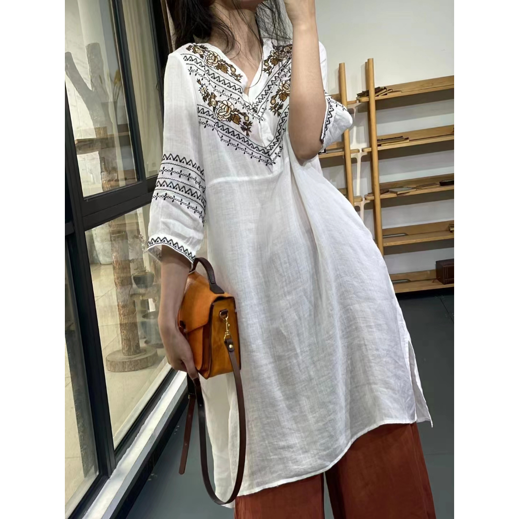 Đầm Cotton Lanh Dài Vừa Tay Lửng Cổ Chữ V Họa Tiết Thêu Nhãn Hiệu Lớn Phong Cách Retro Cho Nữ