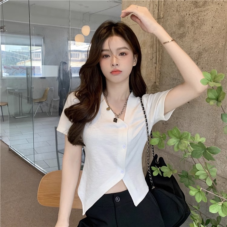 Phiên bản Hàn Quốc phong cách ngọt ngào thiết kế bất quy tắc Áo thun dệt kim mỏng cổ chữ V thời trang mùa hè cho nữ áo sơ mi ngắn kiểu crop top