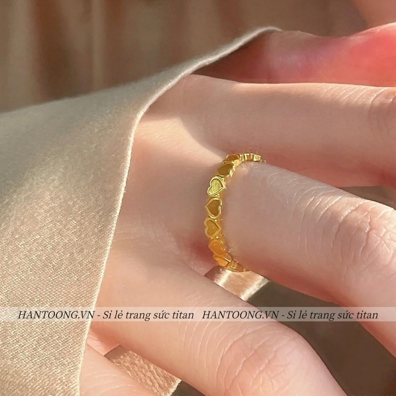 Nhẫn nữ bằng titan cao cấp không gỉ mạ vàng 24k thiết kế nhiều hình trái tim dễ thương phong cách trẻ trung