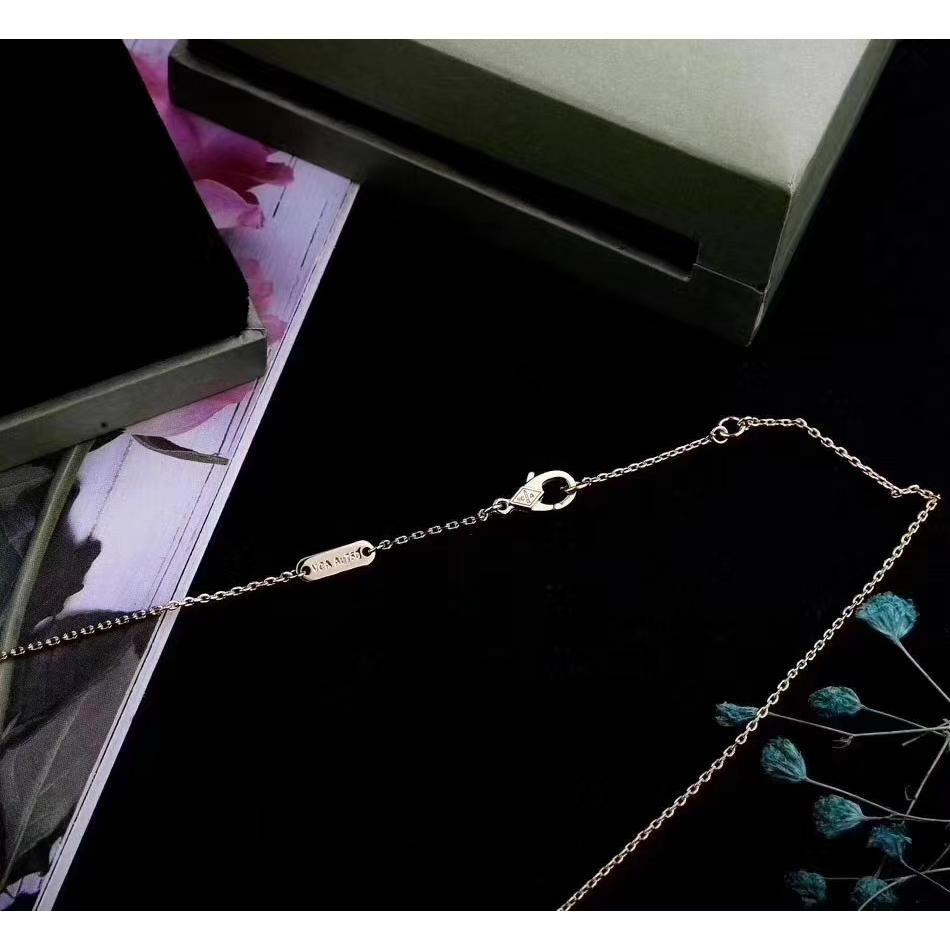 Vòng Cổ Cỏ Bốn Lá Thời Trang Mới 2023