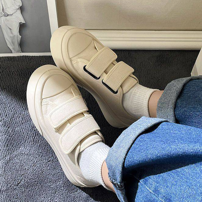 Giày Thể Thao Vải Canvas Nữ 2 Quai Dán Tiện Lợi Dễ Thương Màu Đen Be TTP048