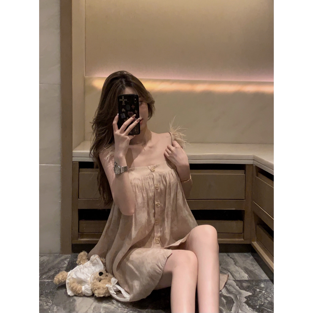 【COLORBLLIND】Đầm Ngắn Hai Dây Cổ Phẳng Thoải Mái