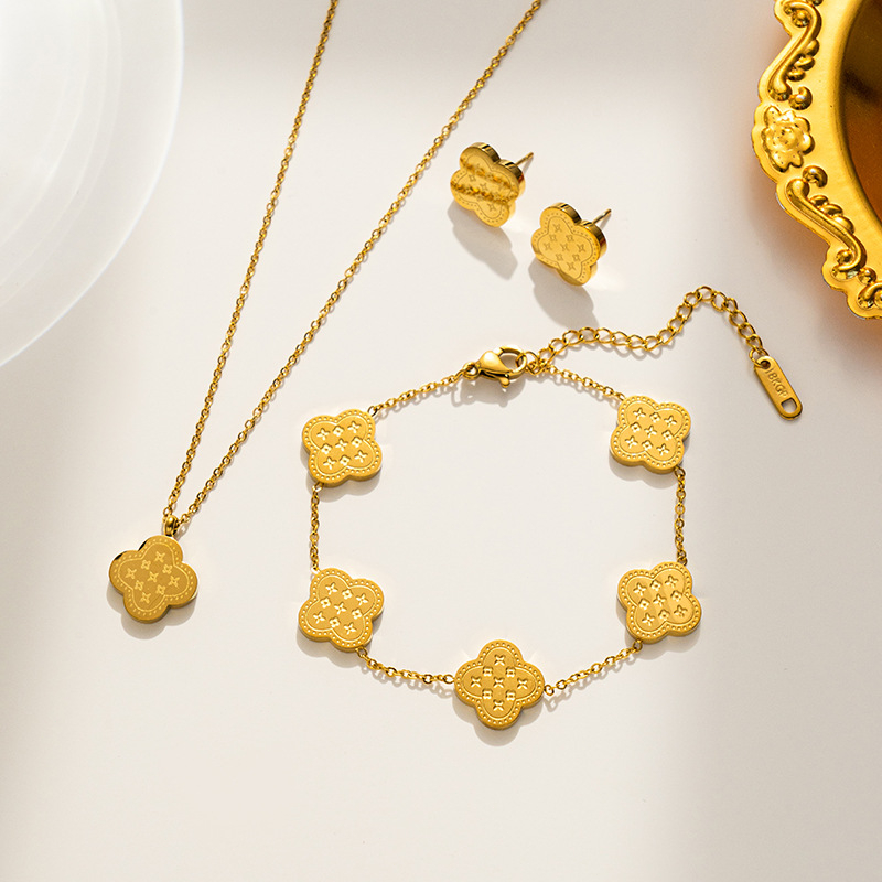 Ht light luxury niche design four-leaf clover mặt dây chuyền titan thép vòng cổ hoa thép không gỉ mạ