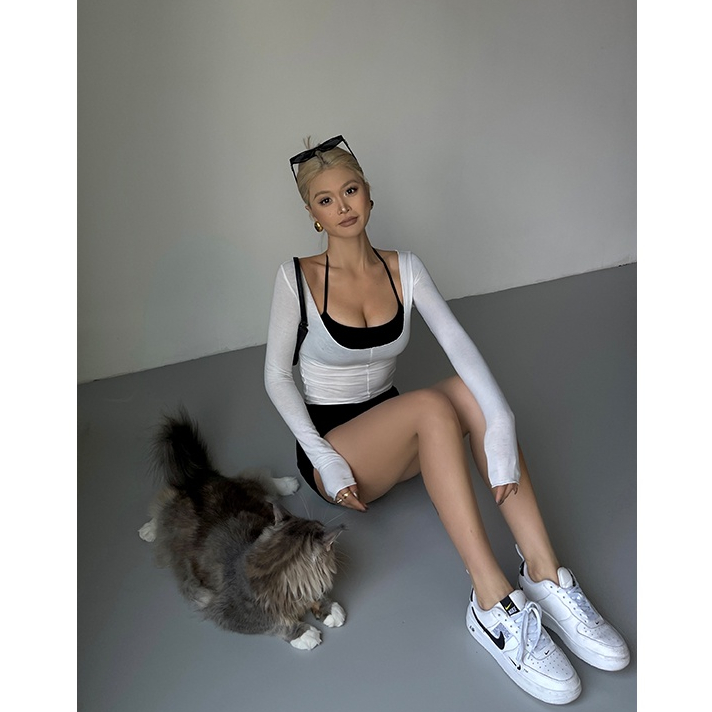 Châu Âu Mỹ ins Hot Girl Cổ Thấp Bé Gái Áo Sơ Mi Đáy Hai Mảnh Bộ Hai Mảnh Màu Sắc Tương Phản Dây Camisole + Áo Ngắn Tay Dài Tay Ôm-Fit Slimmer Look Suit Pure Desire