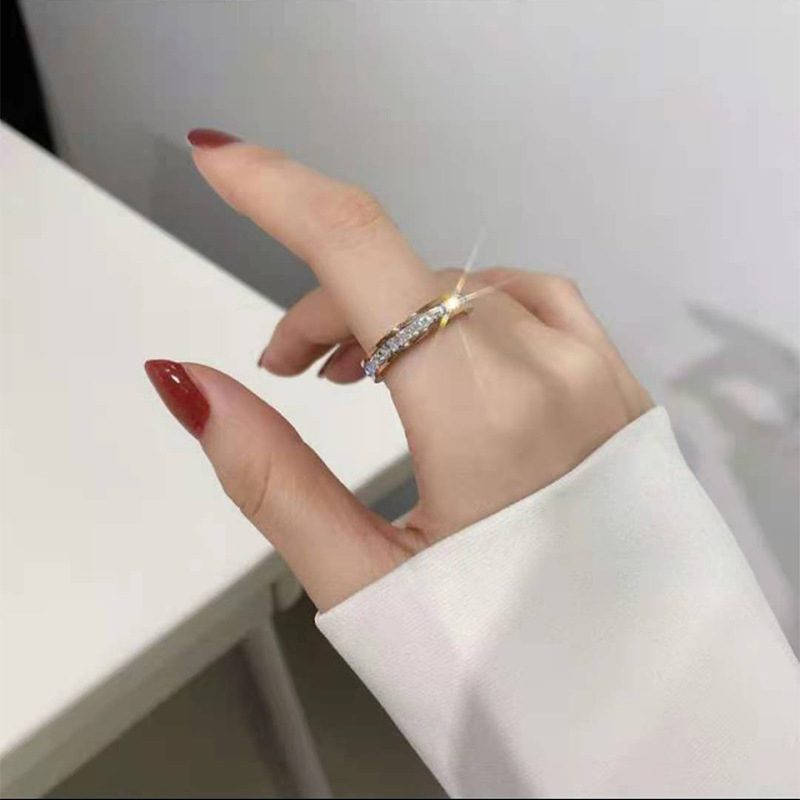 Nhẫn Thép Titan Đính Đá Zircon Sang Trọng Cho Cặp Đôi