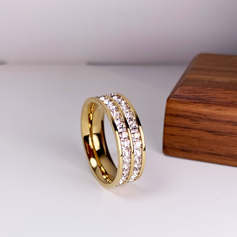 Nhẫn Thép Titan Đính Đá Zircon Sang Trọng Cho Cặp Đôi