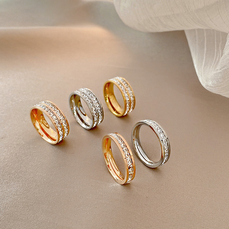 Nhẫn Thép Titan Đính Đá Zircon Sang Trọng Cho Cặp Đôi