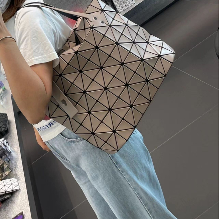 100% Bao Bao Issey Miyake Bag The New rhombic plaid bag Shoulder Bags handbag Women's bag Tote bag