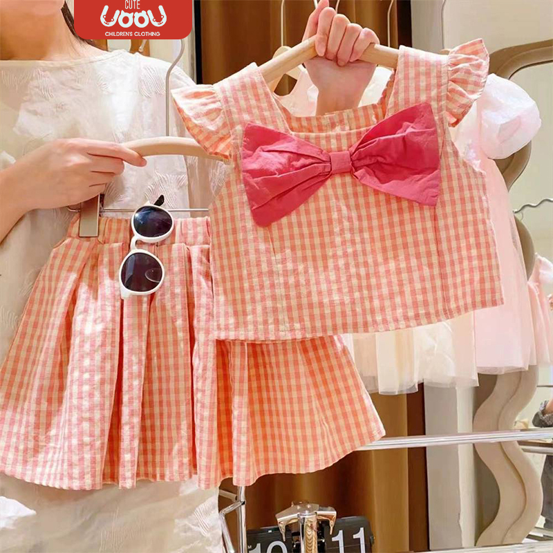 Bộ đồ váy xếp li họa tiết kẻ sọc nhỏ dễ thương và ngọt ngào phù hợp cho bé gái