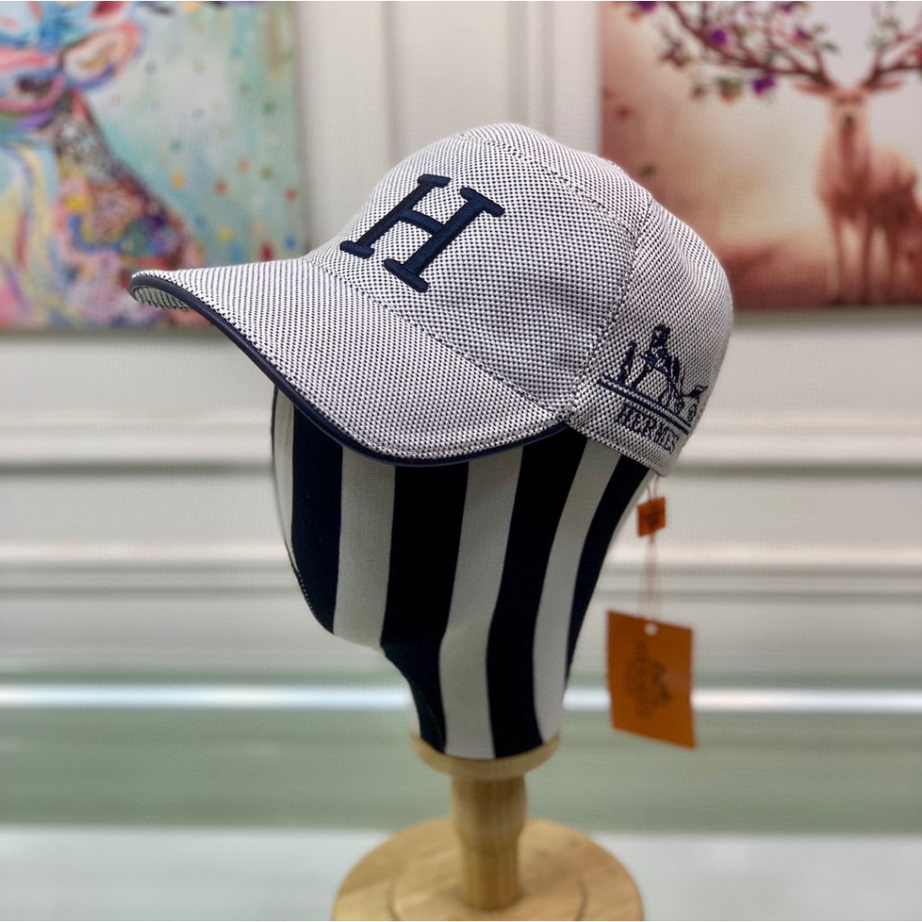 Mũ Lưỡi Trai Thêu Chữ Hermes Có Thể Điều Chỉnh Kích Cỡ
