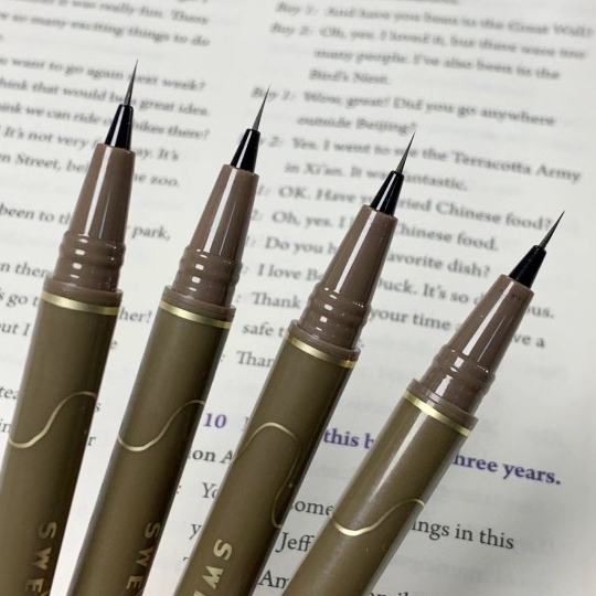 Bút Kẻ Mắt Ngòi Mảnh Mềm Mại Tự Nhiên Không Phai Màu Kháng Nước Lâu Trôi  eyeliner A610