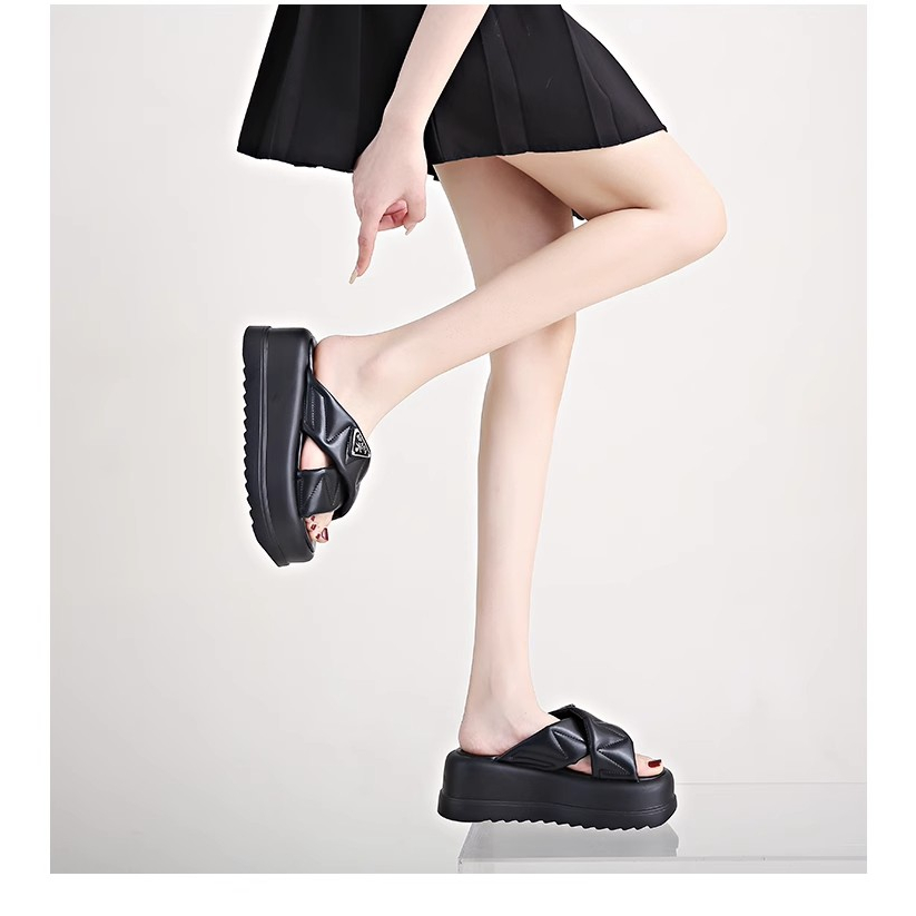 Huaqoo Dép bánh mì guốc dép sandal nữ Màu Sắc Đơn Giản Thoải Mái Cao Gót Chống Trơn Trượt dép đế xuồng 32Z072402