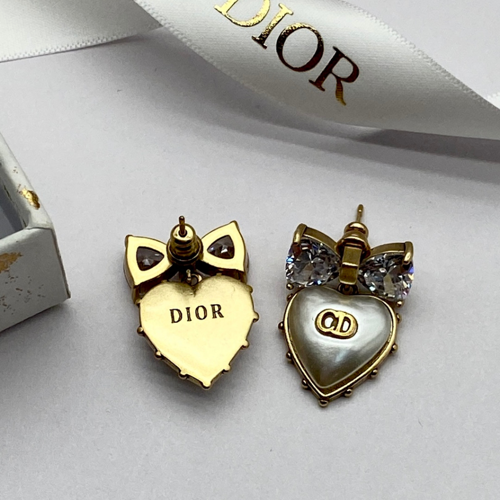 Bông Tai Mạ Bạc 925 Hình Chiếc Nơ In Chữ Made of Brass Thời Trang