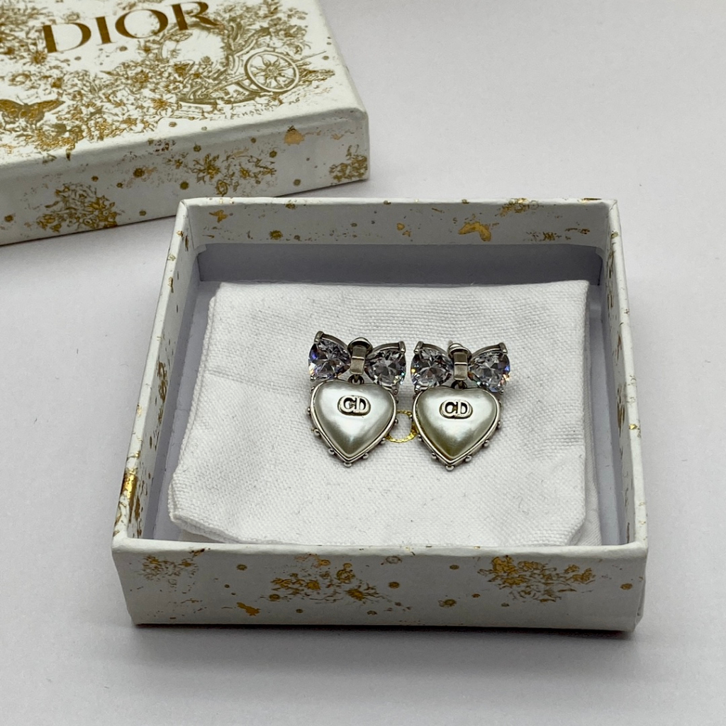 Bông Tai Mạ Bạc 925 Hình Chiếc Nơ In Chữ Made of Brass Thời Trang