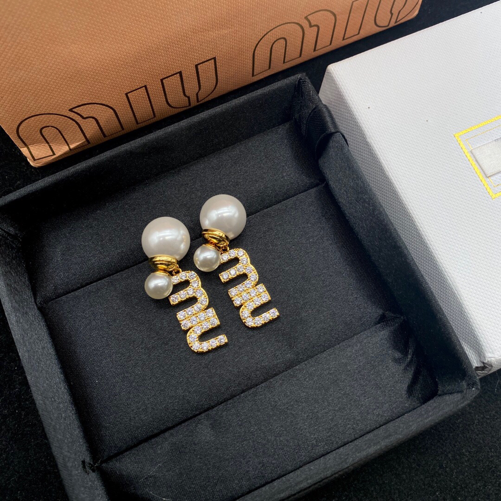 Hoa Tai Hình Chữ m Bằng Hợp Kim Thời Trang Thanh Lịch