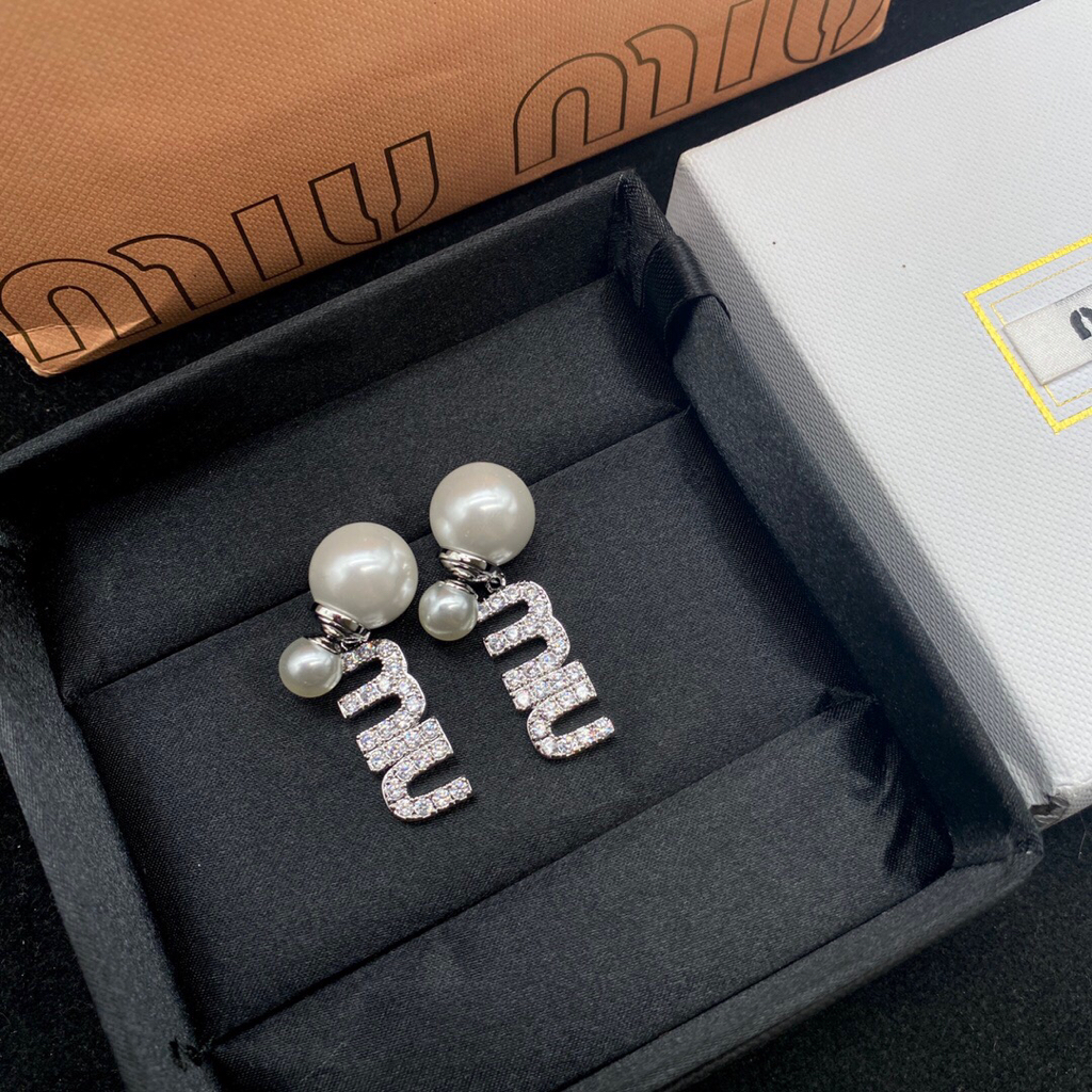 Hoa Tai Hình Chữ m Bằng Hợp Kim Thời Trang Thanh Lịch