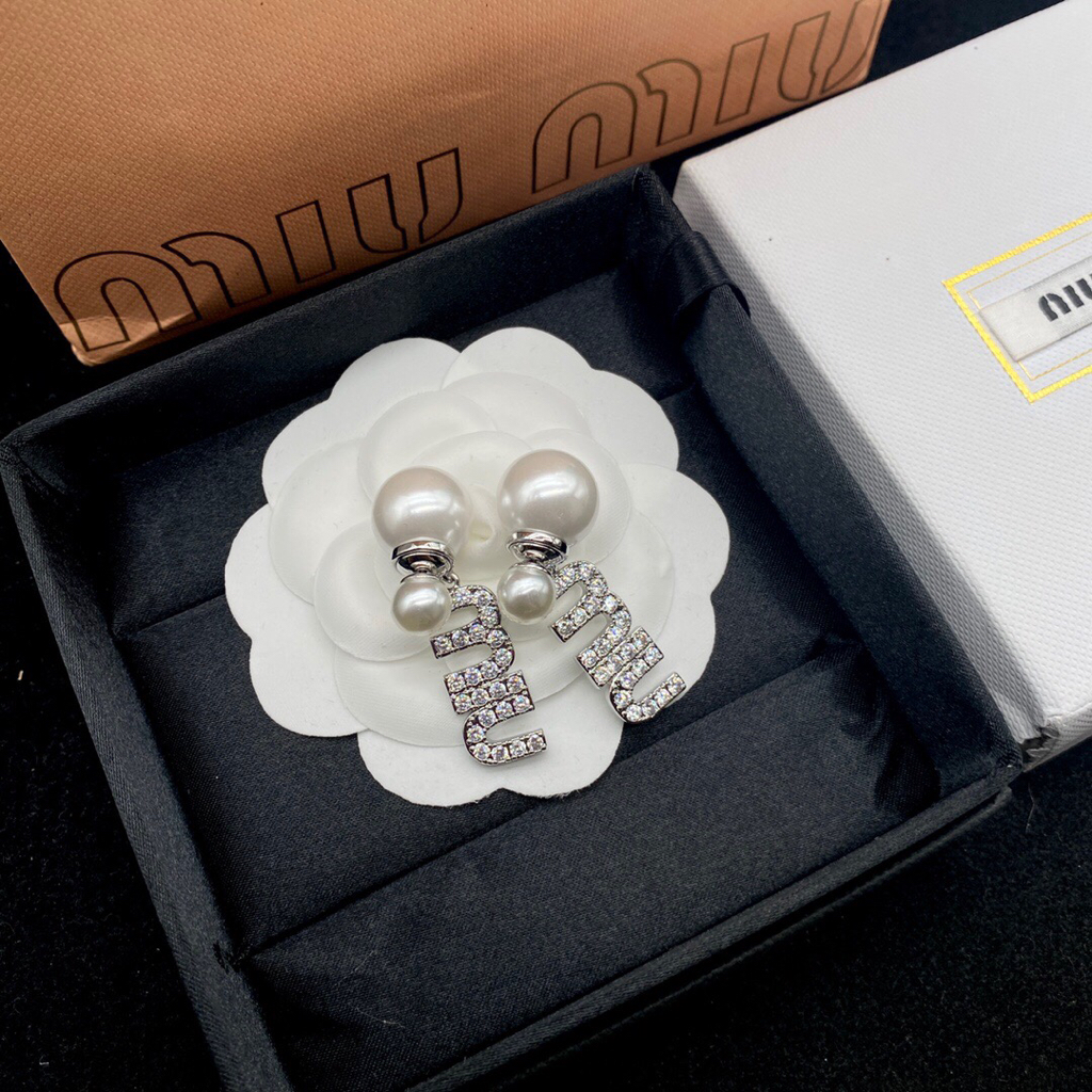 Hoa Tai Hình Chữ m Bằng Hợp Kim Thời Trang Thanh Lịch