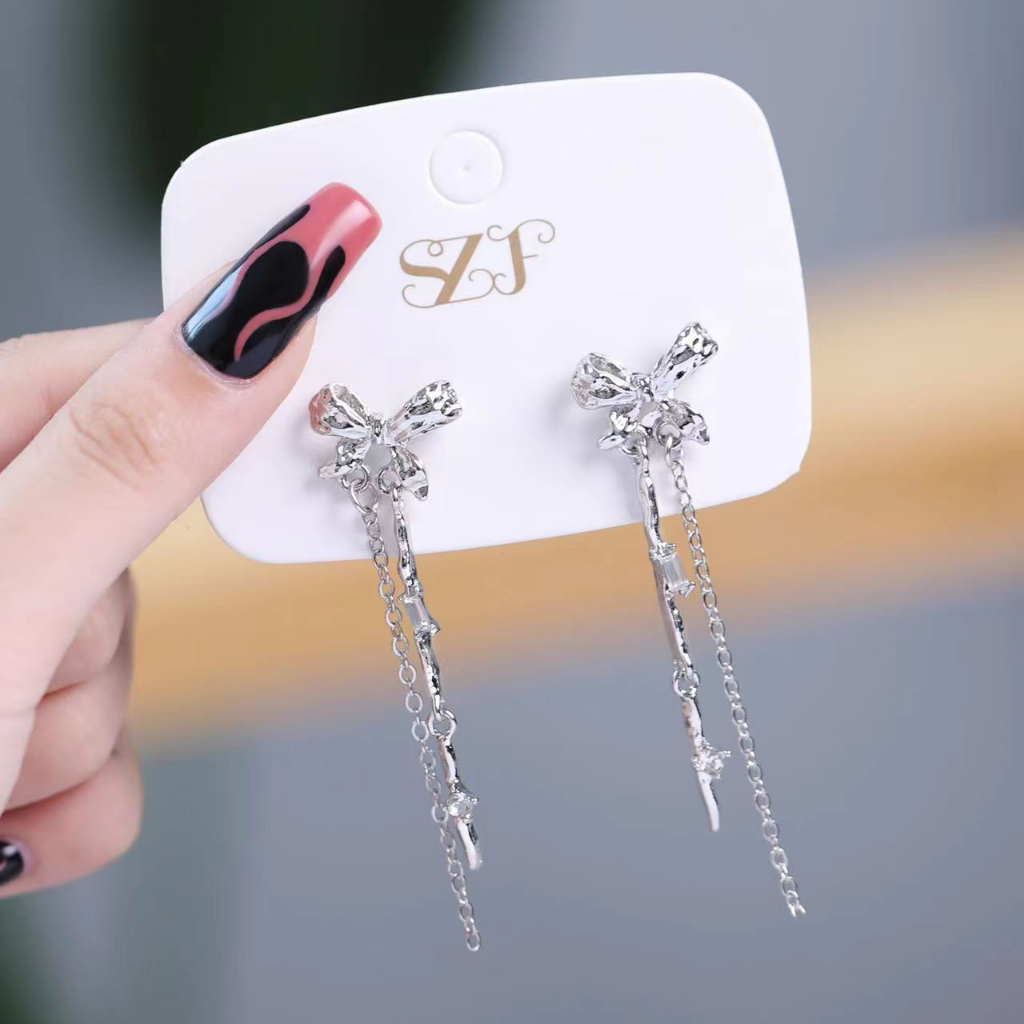 Bông Tai Kim Loại Dáng Dài Hình Bướm Phối Tua Rua Dễ Thương Thời Trang Cho Nữ PD1494