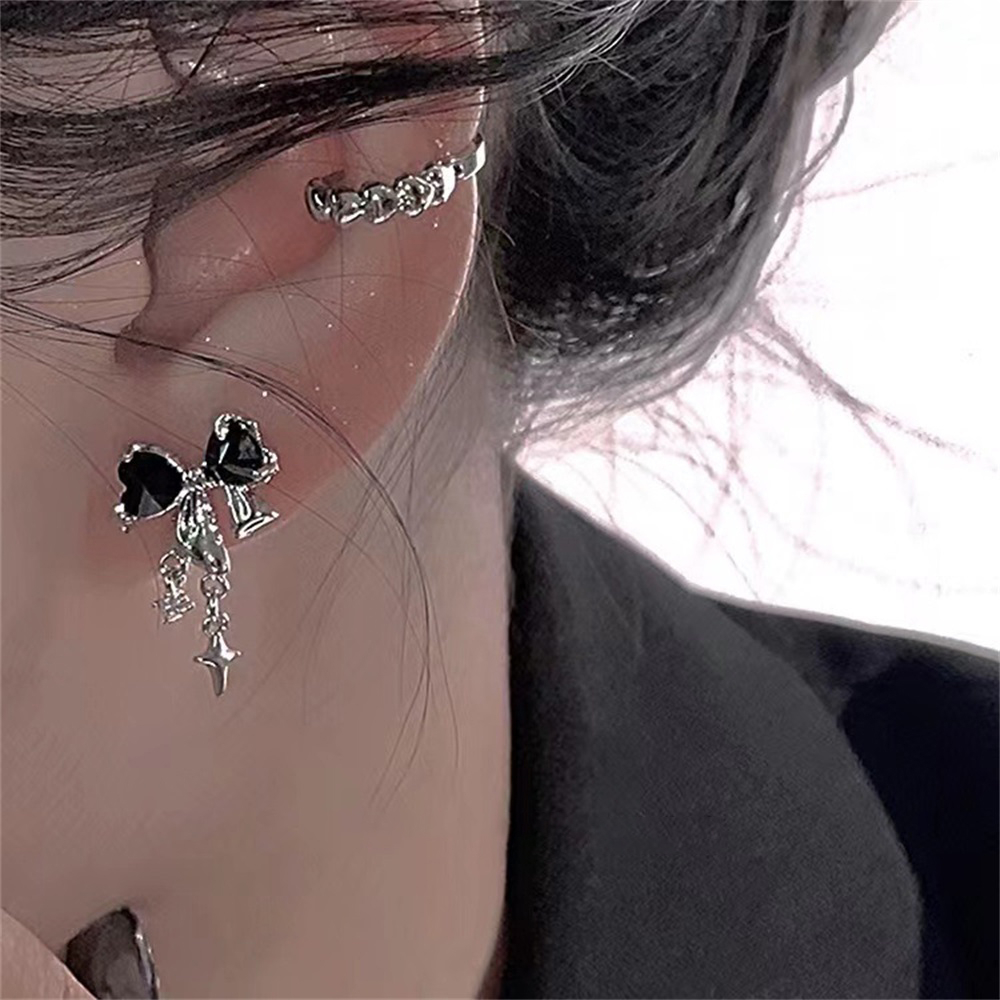 Khuyên Tai Ngôi Sao Đen Đính Đá Pha Lê Hồng Thanh Lịch