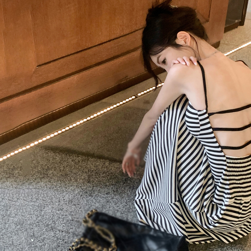 Váy dài sọc không lưng gợi cảm mùa hè có đệm ngực | BigBuy360 - bigbuy360.vn