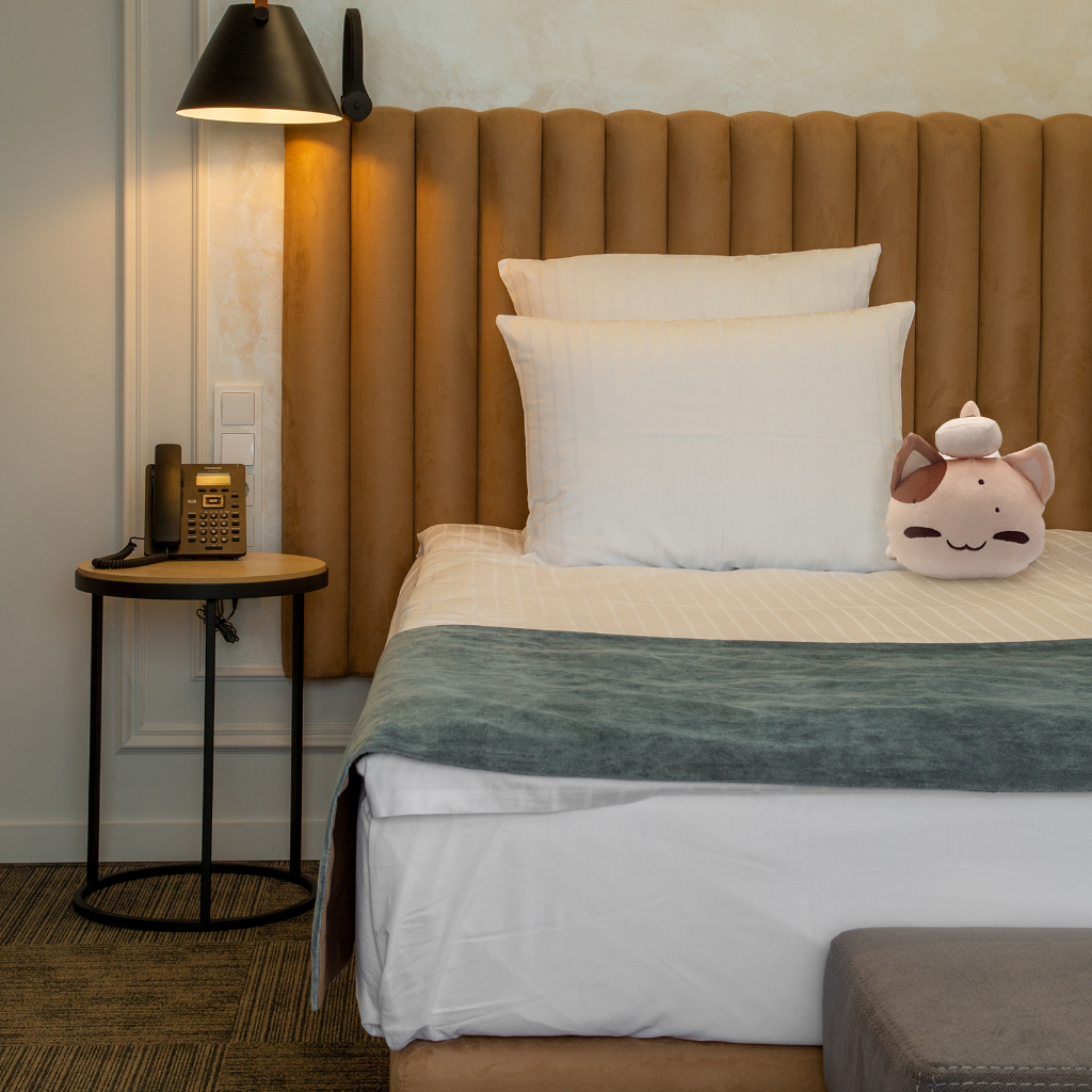 Thú Nhồi Bông hình mèo Aphmau Gấu bông hình mèo Aphmau Đồ chơi kiêm gối nhồi bông hình mèo Aphmau  25cm WHYME