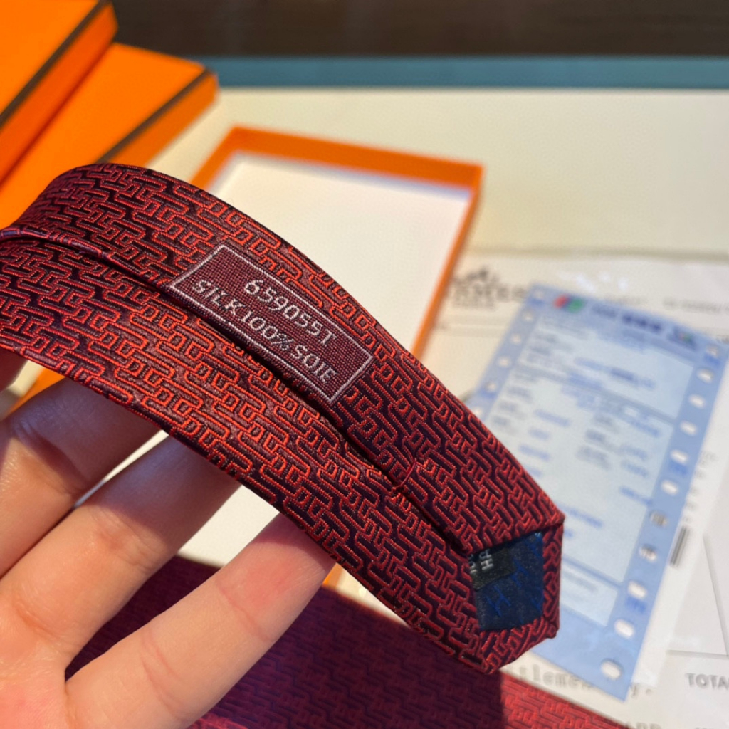 Cà Vạt Lụa Đỏ Hermes