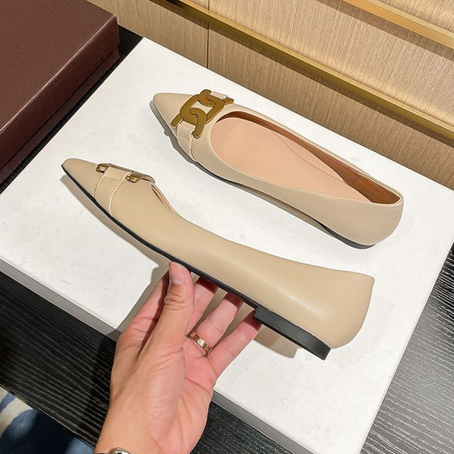 Giày Búp Bê Đế Mềm Mũi Nhọn Miệng Nông Phối Dây Xích Kim Loại Thời Trang 2023 Cho Nữ