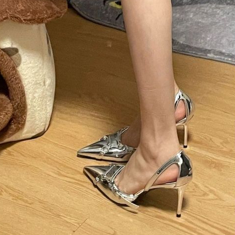 YAOLI  Giày Cao Gót Mũi Nhọn Đính Đinh Tán Phong Cách Âu Mỹ