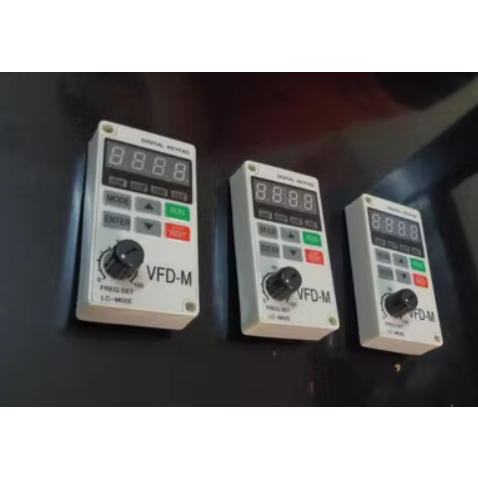 Đa năng LC-M02E LC-M2E VFD-M hoàn toàn mới Bộ chuyển đổi tần số Delta màn hình bàn phím