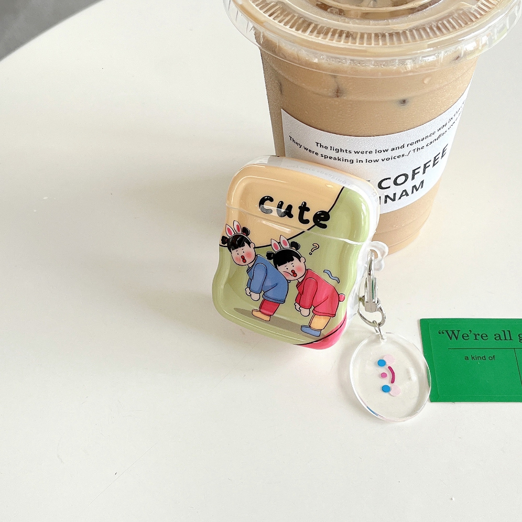 Vỏ bảo vệ hộp sạc tai nghe SPRISE gợn sóng hình cô gái pouty với mặt móc khóa thích hợp cho airpods 1/2/ pro/ 3/ pro 2