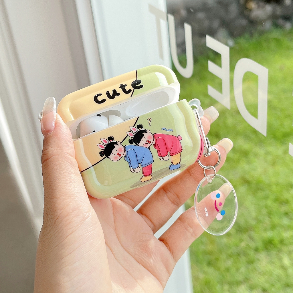 Vỏ bảo vệ hộp sạc tai nghe SPRISE gợn sóng hình cô gái pouty với mặt móc khóa thích hợp cho airpods 1/2/ pro/ 3/ pro 2