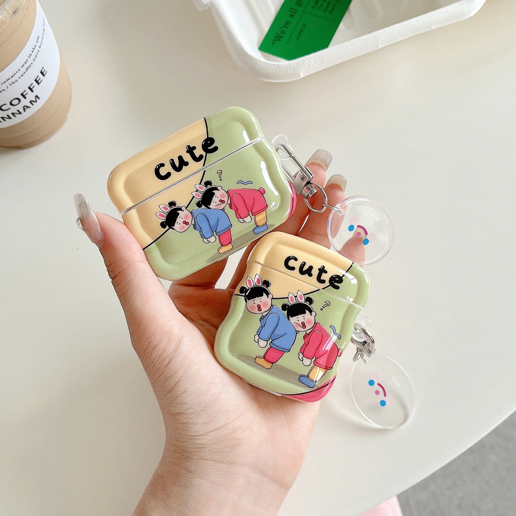 Vỏ bảo vệ hộp sạc tai nghe SPRISE gợn sóng hình cô gái pouty với mặt móc khóa thích hợp cho airpods 1/2/ pro/ 3/ pro 2