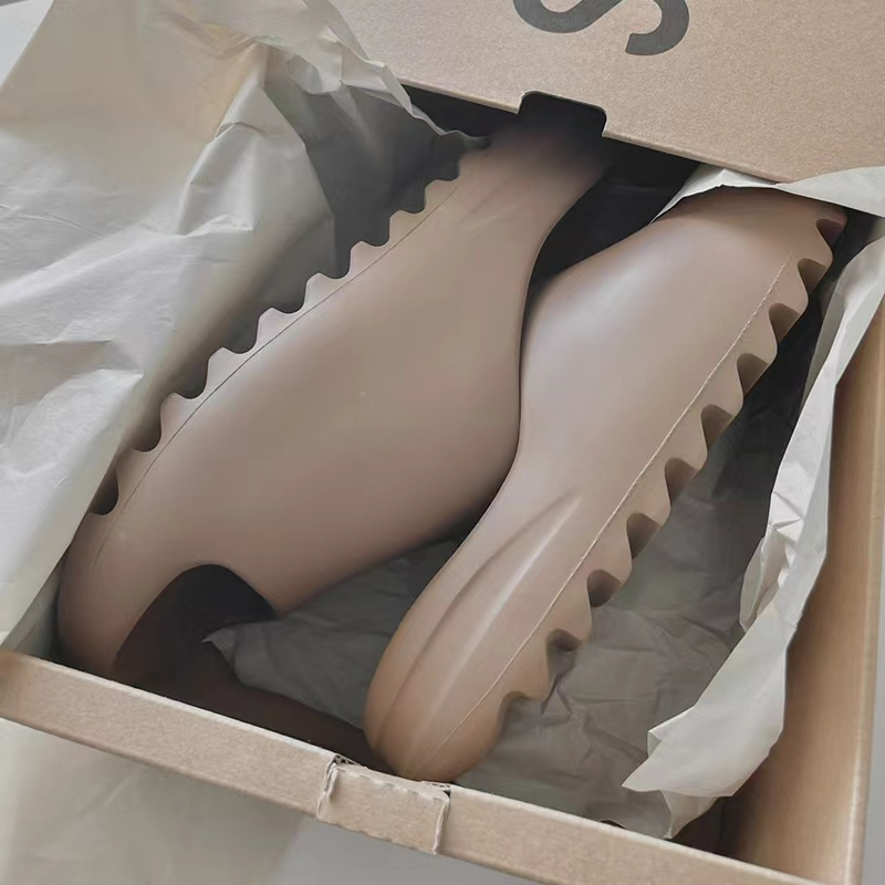 Dép Sandal Kanye West Size 31-46 EU46 / 47 Thời Trang Cho Gia Đình