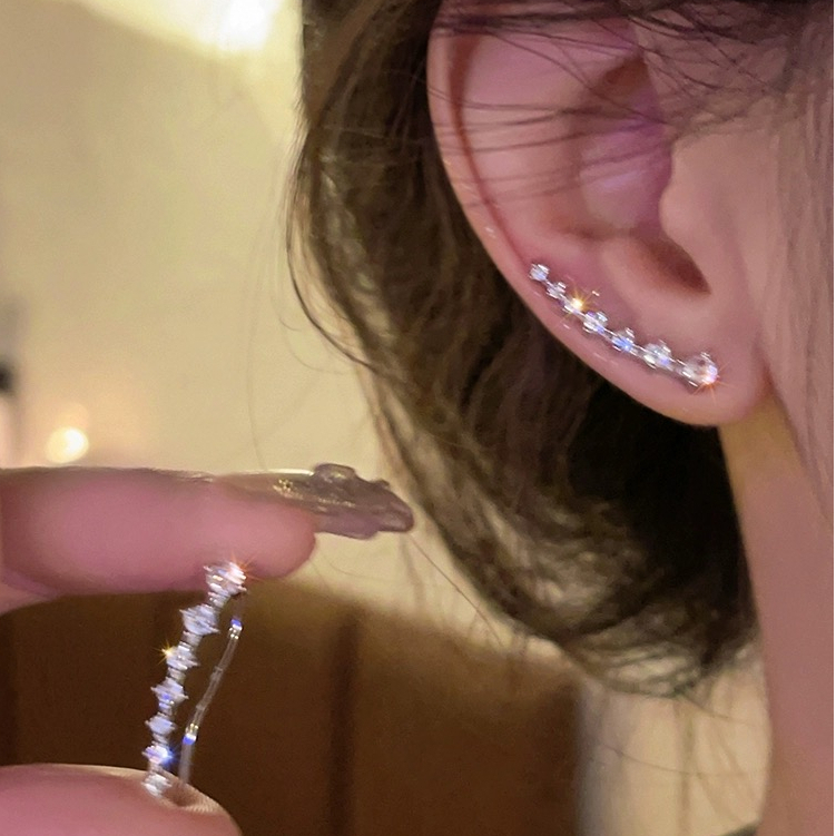 Khuyên Tai Cong Đính Kim Cương Lấp Lánh Phong Cách Mới Bán Chạy Hợp Thời Trang Cao Cấp Dành Cho Bạn Nữ