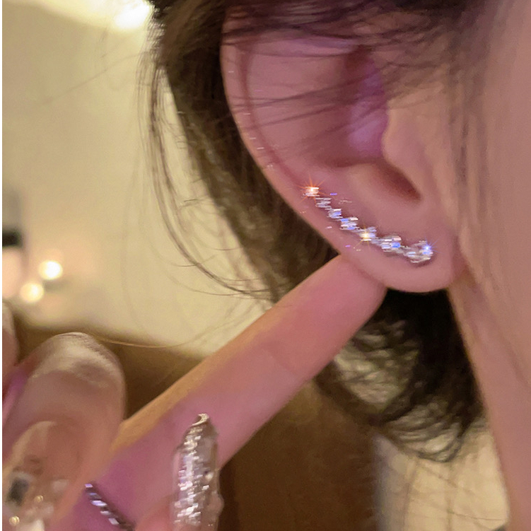 Khuyên Tai Cong Đính Kim Cương Lấp Lánh Phong Cách Mới Bán Chạy Hợp Thời Trang Cao Cấp Dành Cho Bạn Nữ