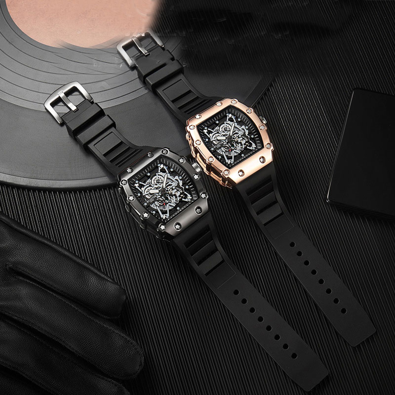 Hình dạng thùng vàng đồng hồ nam phong cách cơ khí mặt số màu đen lịch con trỏ phát sáng dây đeo bằng silicon đồng hồ đeo tay thạch anh