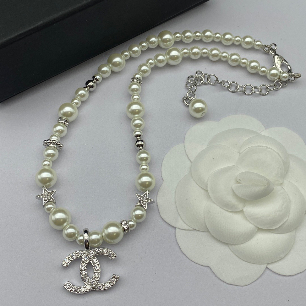 Thương hiệu thời trang chữ c vòng cổ mới cùng phiên bản chất liệu xu hướng thời trang quý phái và thanh lịch