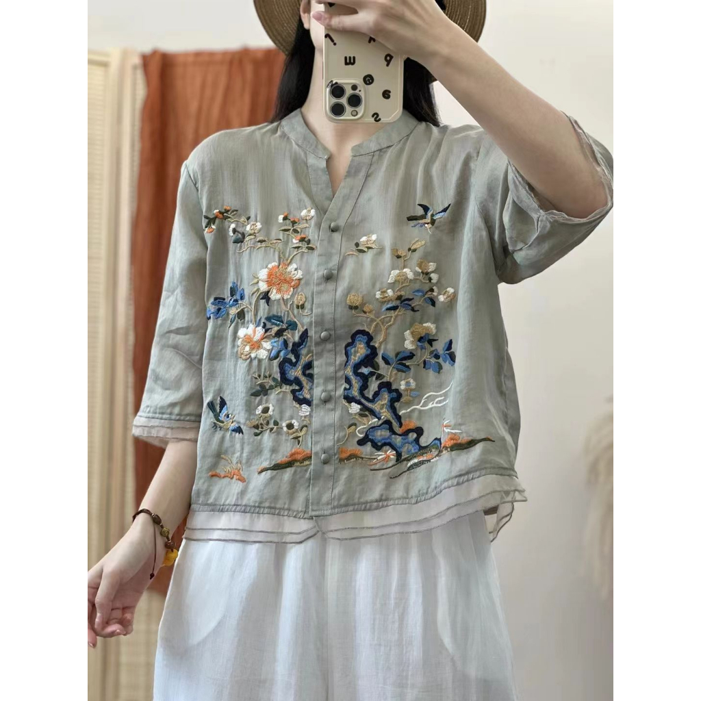 Áo sơ mi thêu cổ điển văn học hàng đầu 2023 mùa hè mới công nghiệp nặng thêu nút quấn cao-end áo sơ mi vải lanh cotton