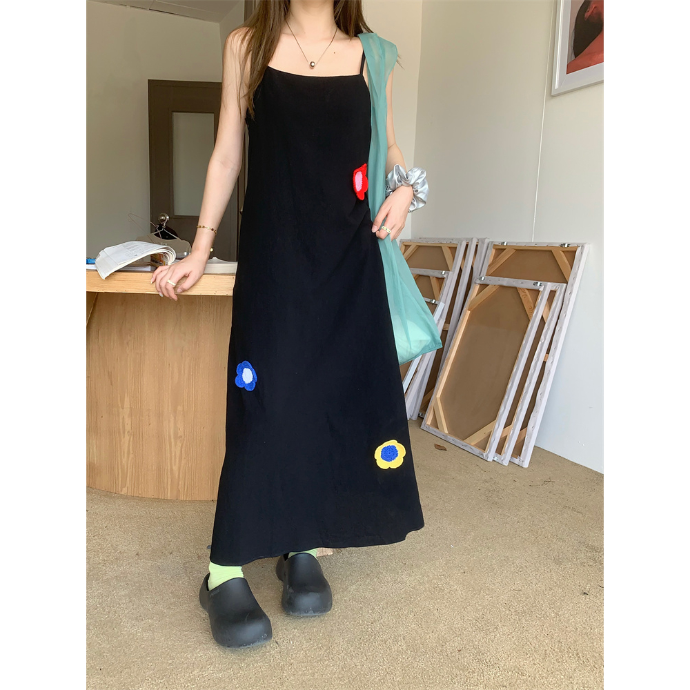 「MOTEL7」Đầm Hai Dây Dáng Ôm Dài Thêu Hoa Nhỏ Xinh Xắn Thời Trang