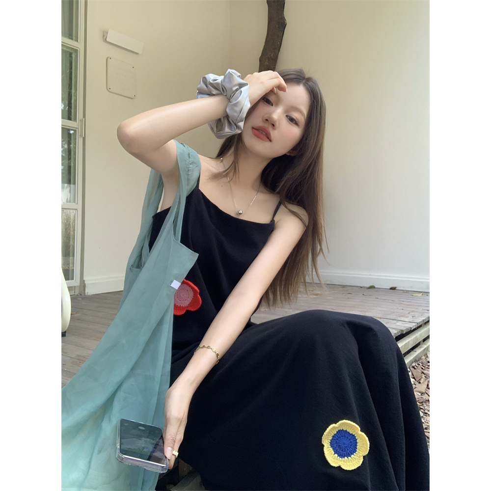 「MOTEL7」Đầm Hai Dây Dáng Ôm Dài Thêu Hoa Nhỏ Xinh Xắn Thời Trang