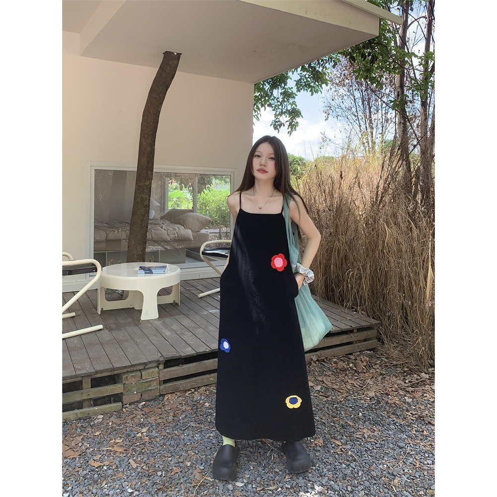 「MOTEL7」Đầm Hai Dây Dáng Ôm Dài Thêu Hoa Nhỏ Xinh Xắn Thời Trang