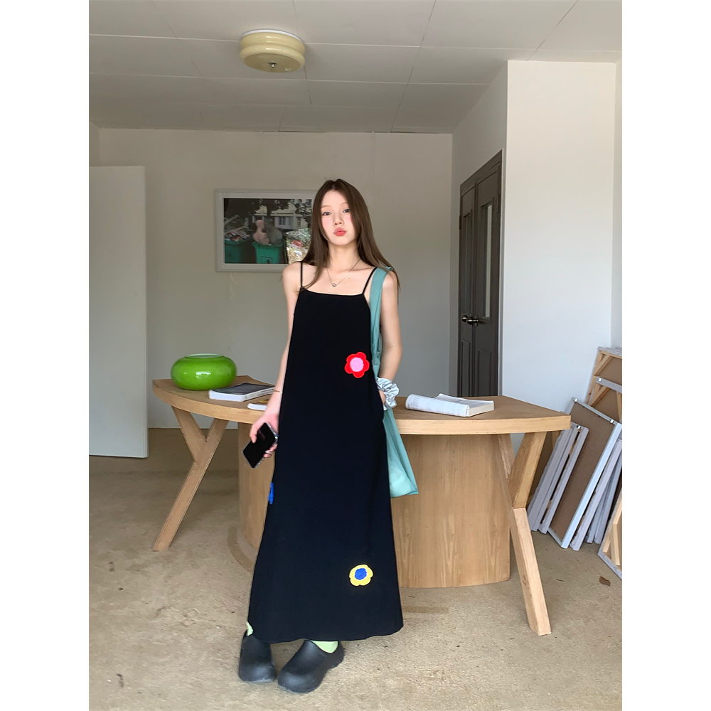 「MOTEL7」Đầm Hai Dây Dáng Ôm Dài Thêu Hoa Nhỏ Xinh Xắn Thời Trang